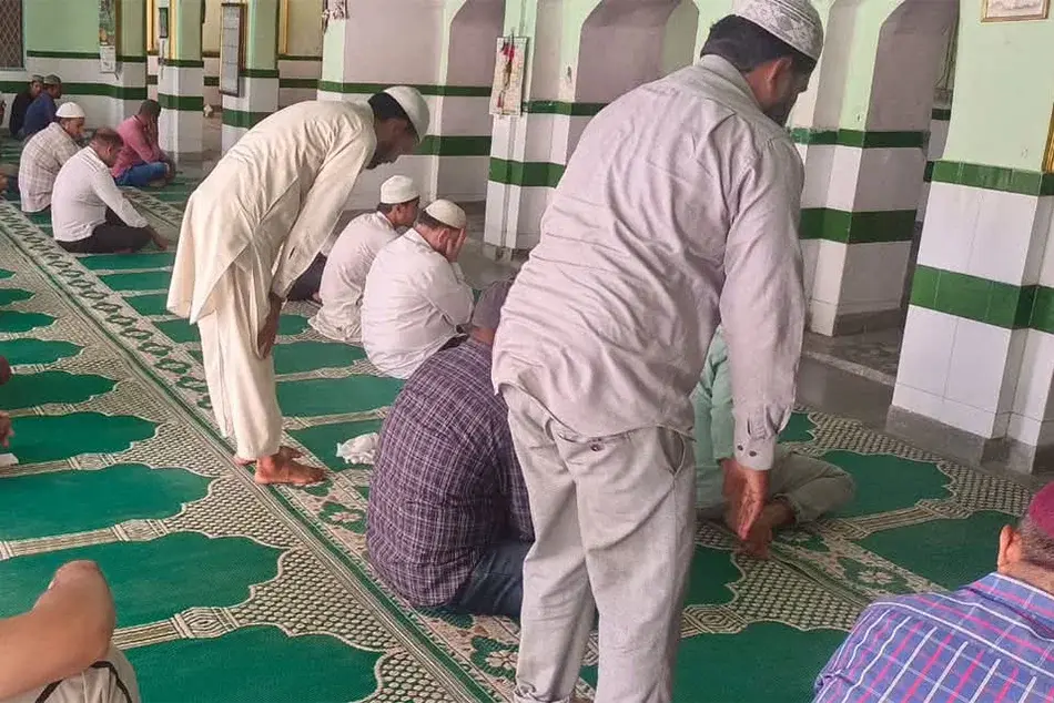 Now , 125 - yr - old Race Course Mosque in Delhi faces demolition