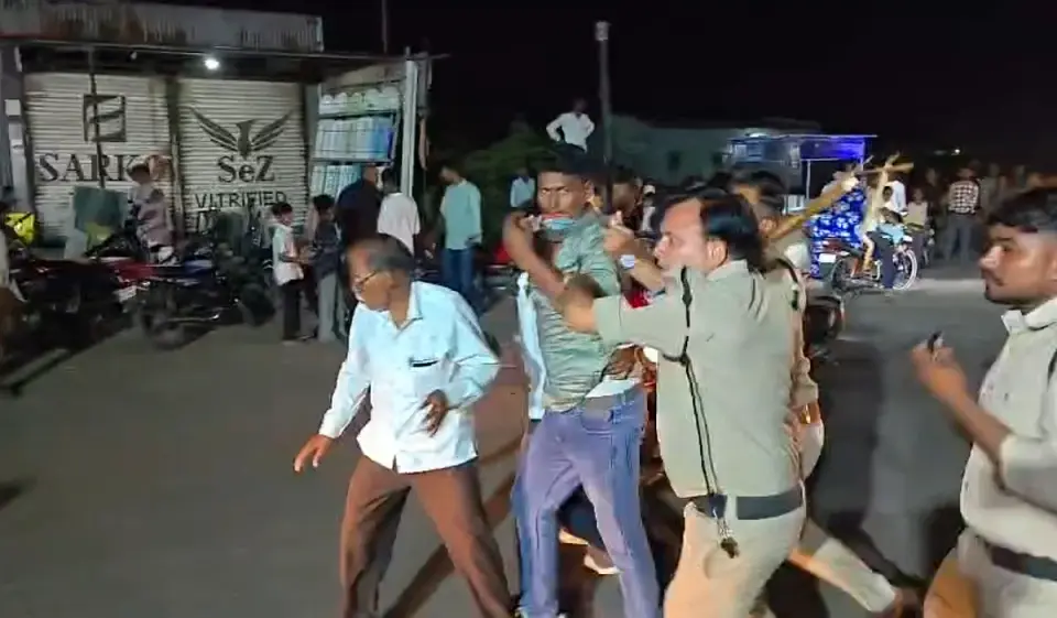 Two Families Clash Near Ravana Dahan Venue ; Seven People Were Taken Into Custody In Mandleshwar