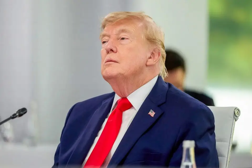 Iran के बाद क्यूबा की बारी , Trump ने फिर कर दिया ऐलान , कहा - अमेरिकी युद्धपोत क्यूबा के तट के पास थोड़ा रुक सकते हैं | Trump Says Cuba Next After Iran Us Warships May Stop Near Coast