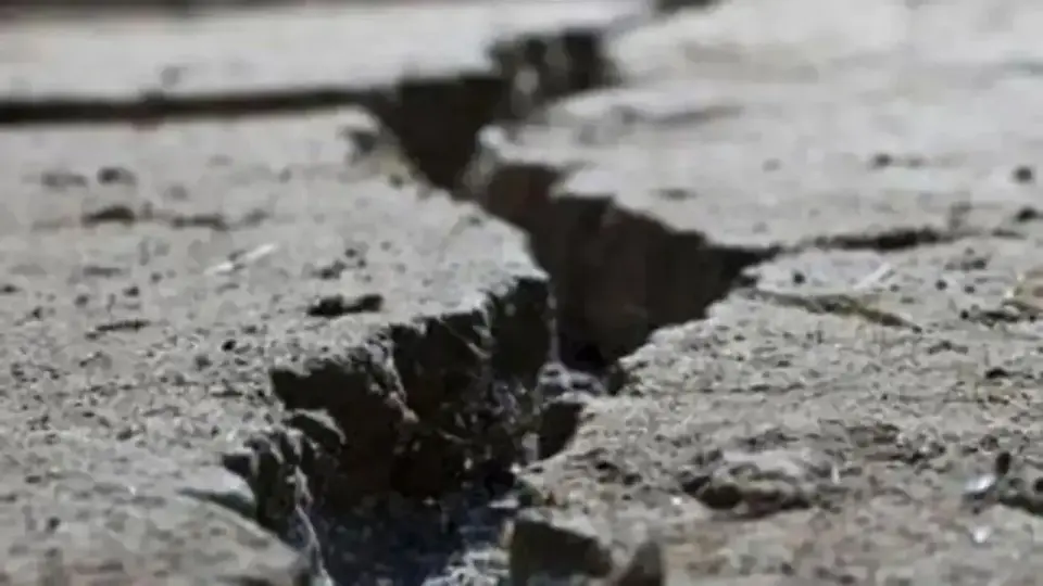 Tibet earthquake : 7 . 0 - magnitude quake strikes weeks after deadly Nepal - Tibet border floods