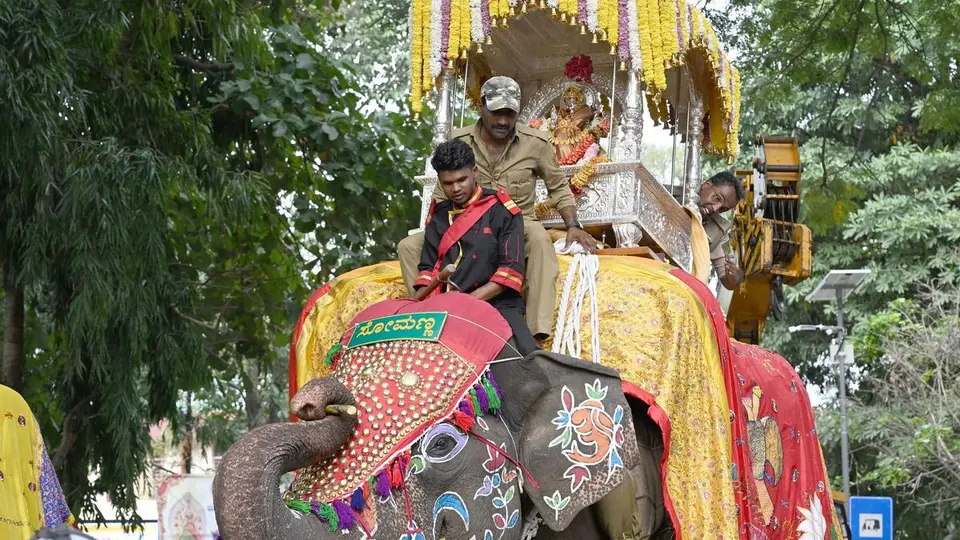 Shivamogga Dasara: Did MLA instruct officers to change order of elephants?