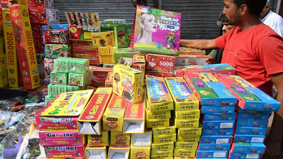 Bombay HC warns Mumbai police to ensure compliance with firecracker ban