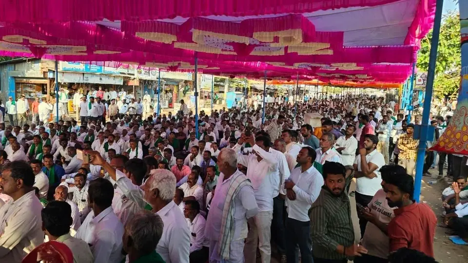 Farmers stop sales, transportation of sugar from Belagavi factories