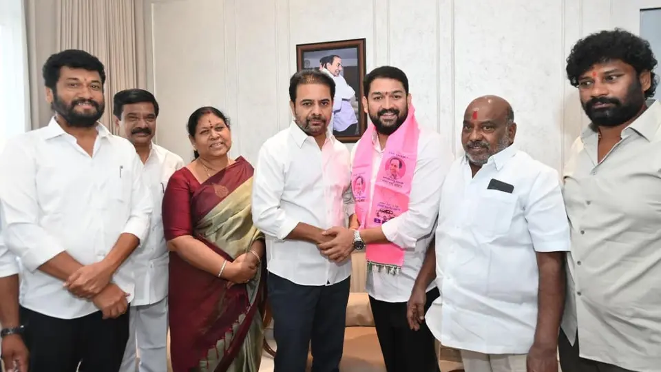 Senior Congress leader from Adilabad joins BRS