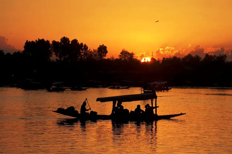 Simple Weather Patterns Better at Predicting Sunshine in Jammu and Kashmir Than Complex AI Models : Study