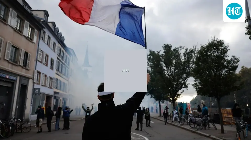 Over 4 lakh protest across France , nearly 1 , 000 arrested as protesters clash with cops ; pressure mounts on Macron government
