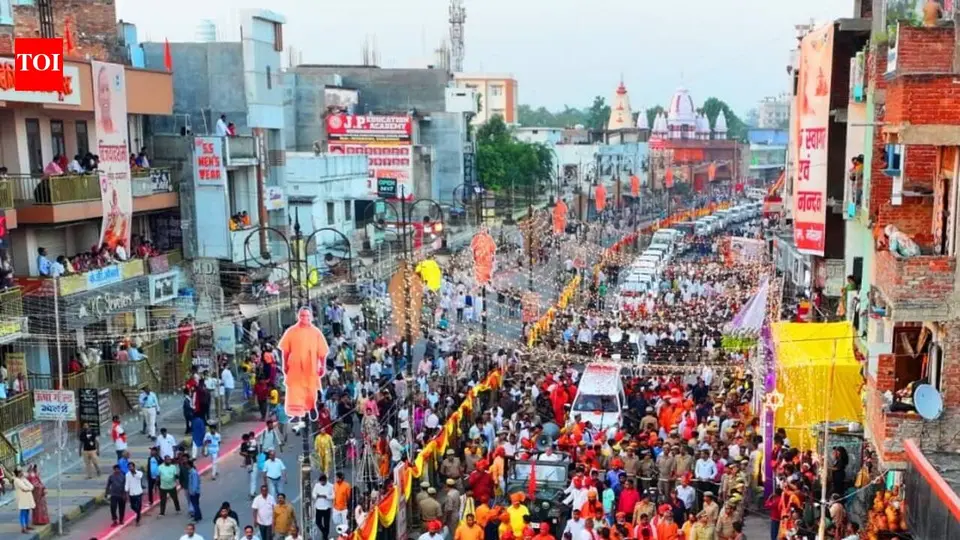 Residents across communities welcome Yogi during Vijayadashami procession