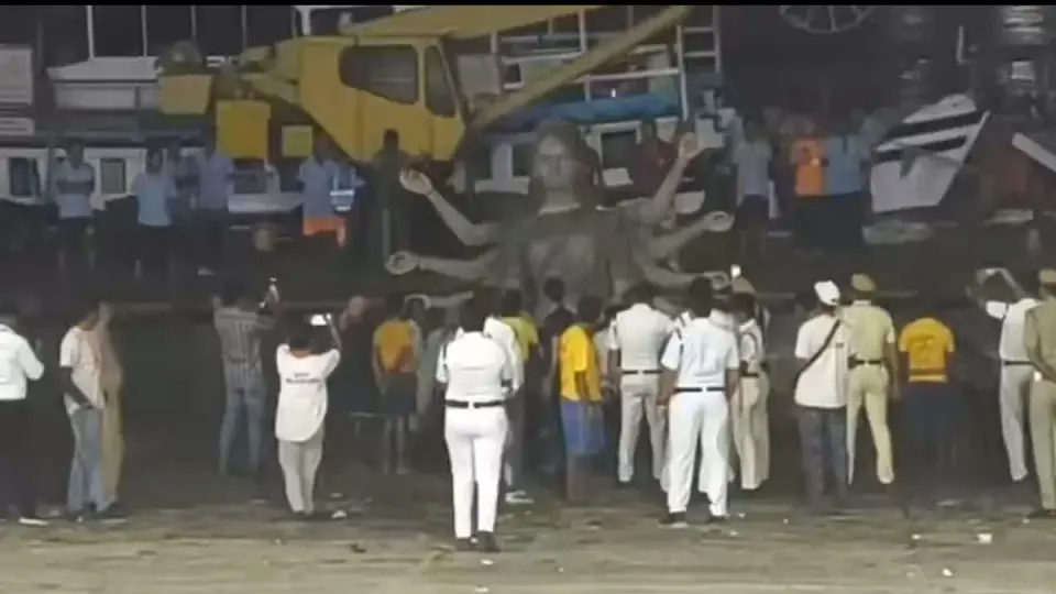 Chor Bagan Durga Idol Immersed After SIT Clearance , Silent Candle March Held For 19 Victims