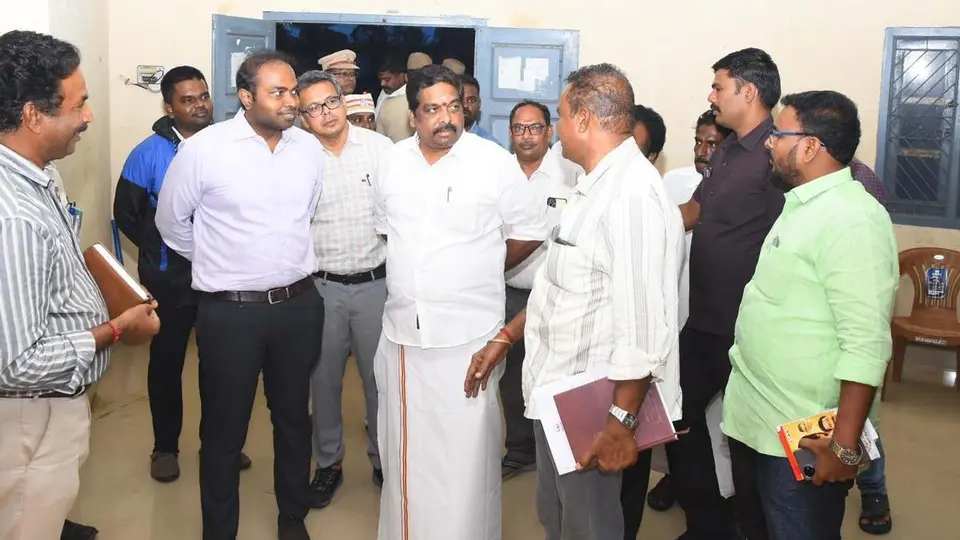 T.N. Minister reviews Northeast monsoon preparedness in Cuddalore