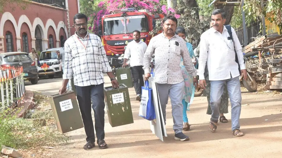 Graduates constituency voters to get special casual leave today