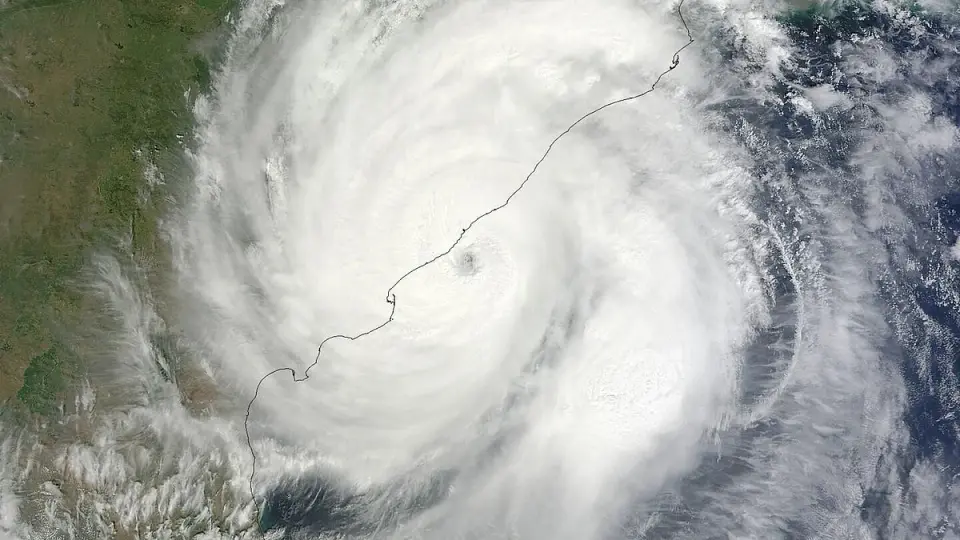 Andhra Pradesh Cyclone Alert For October 28 As IMD Warns Of 140 Kmph Winds , Heavy Rainfall Along Coast