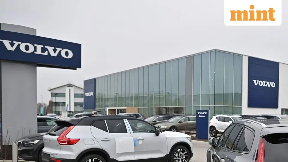 Volvo layoff : Carmaker to cut 2 , 500 jobs globally as Q3 loss widens , to affect about 6 % of workforce