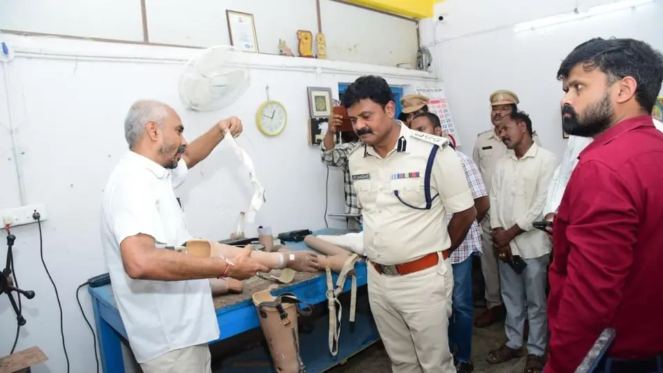 Vizianagaram SP praises free artificial limbs distribution to accident victims