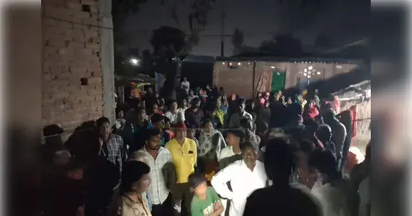 जौनपुर : फंदे से लटकते मिले पति - पत्नी के शव , गांव में मचा हड़कंप