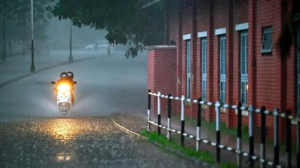 Rain eases over Keralam as cyclone makes landfall; mercury set to climb