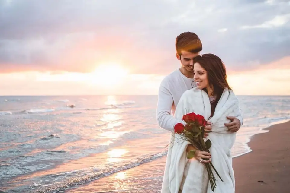 Photoshoot friendly Pose - cation is the latest travel trend