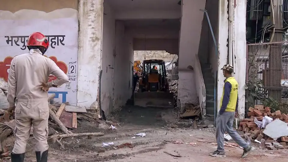 Father-son duo killed as old building collapses in Northeast Delhi’s Harsh Vihar