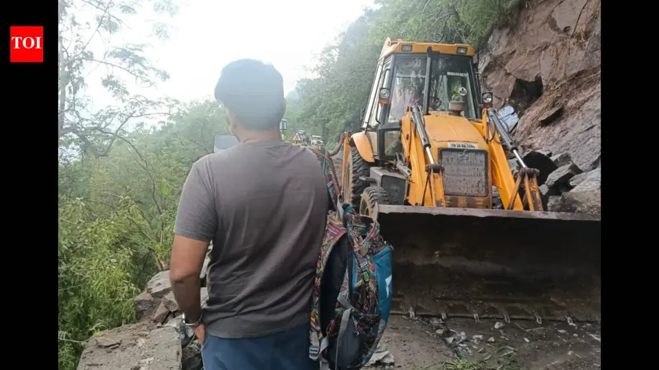 Tourists , commuters stranded as landslide disrupts traffic on Pollachi - Valparai Ghat Road for several hours