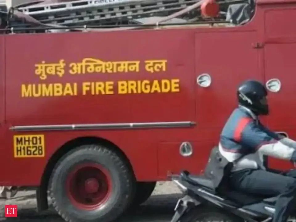 Nine people , including three children injured in Mumbai building fire