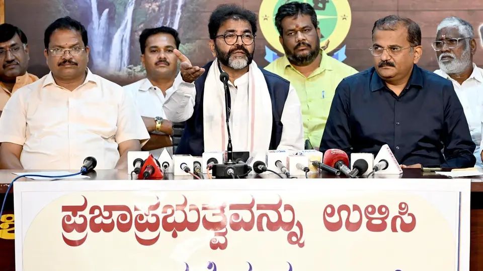 Congress joined hands with anti-nationals to launch protests against BJP at Centre, alleges Chalavadi Narayanaswamy