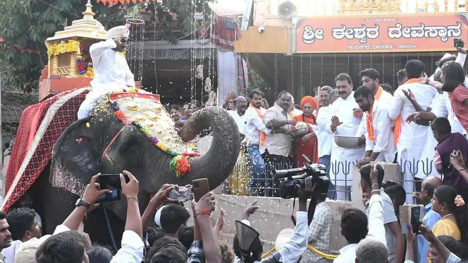 Dharwad Jamboo Savari draws huge crowds
