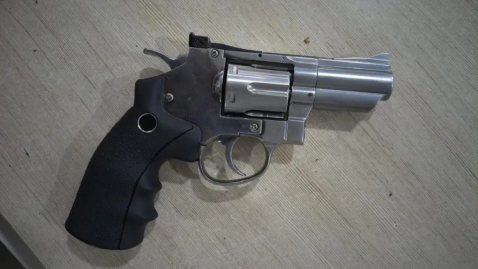 Man brandishes revolver at bouncers, customers after argument at Hyderabad bar