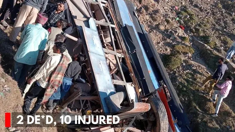 Udhampur : 4 - Yr - Old Girl Among 2 Ki ** Ed As Bus Rolls Down Into Gorge