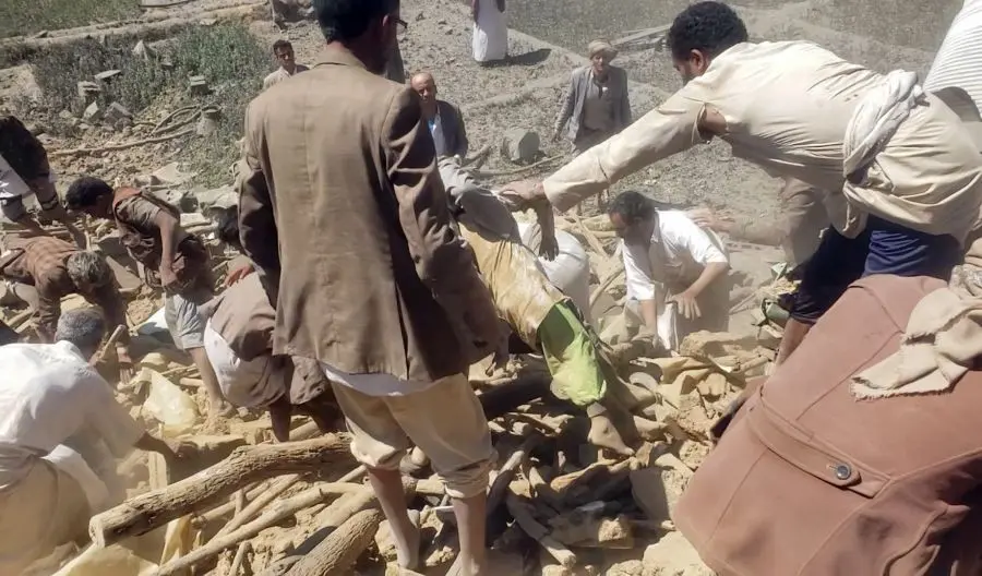 Yemen : 25 killed , 30 injured in missile attack on military camp