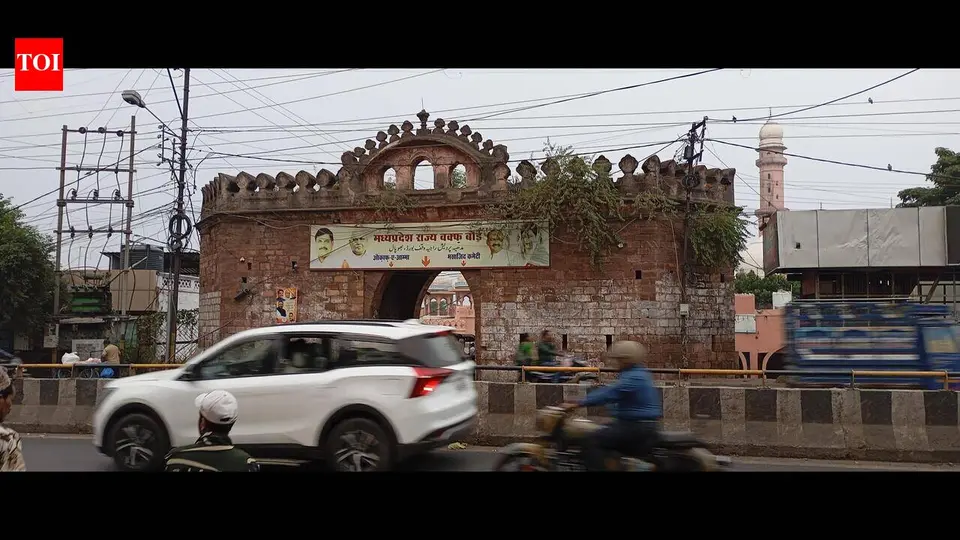 Heritage gate in Bhopal defaced with MP Waqf Board poster