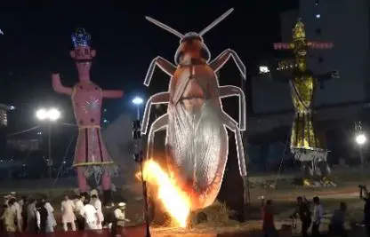 Effigy of a Cockroach Burned Alongside Ravana in Delhi ; A Unique Tradition Witnessed During Dussehra , Delhi News in Hindi