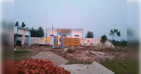 मजदूरों को पीटकर , गैस गोदाम से 409 खाली सिलेंडर लूट ले गए बदमाश