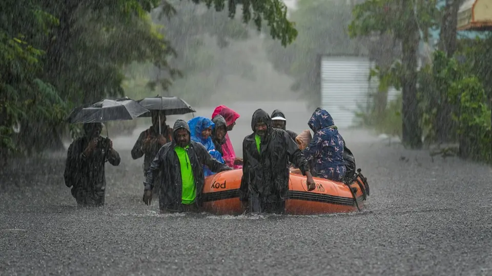 Cyclone Alert : बंगाल की खाड़ी में उठ रहा तबाही का बवंडर ! अरनब तूफान 28 अक्टूबर को मचाएगा गदर , रेड अलर्ट जारी