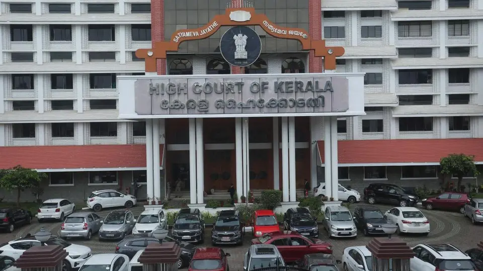 Kerala HC strikes down Abkari rule provision prohibiting employment of women in toddy shops