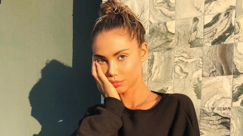 Sahara Ray , Justin Bieber ex , was suffering from Guillain - Barré syndrome ; cause of death not known