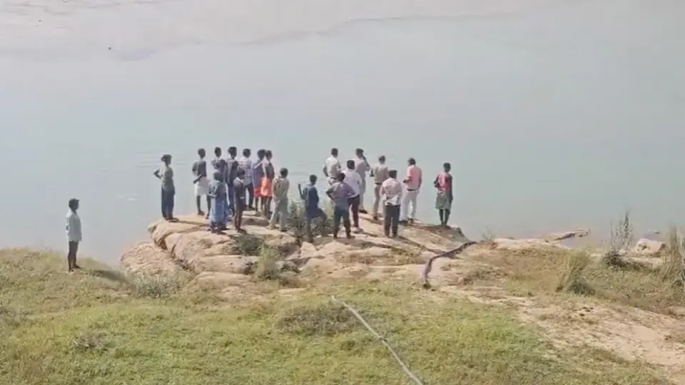 रेड नदी में डूबे 4 युवक : सूरजपुर जिले के विश्रामपुर क्षेत्र में बड़ा हादसा , दो के शव निकाले गए
