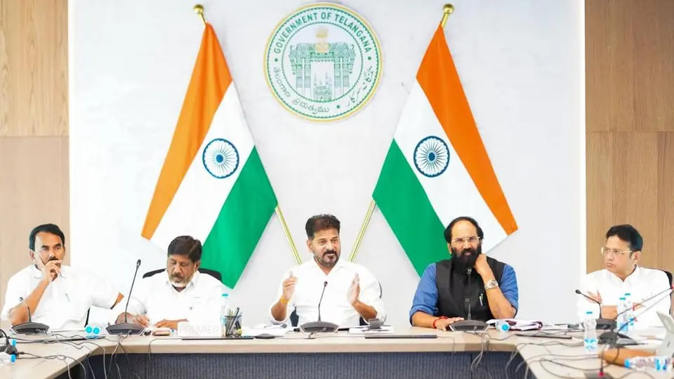 CM asks officials to be prepared to convince Maharashtra for 152 m FRL barrage at Tummidihatti