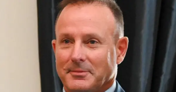 New Zealand Defense Chief quits , admits to inappropriate relationship