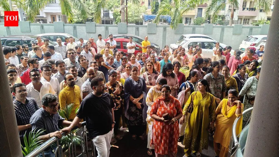 Parents protest at shift change at Piplod school