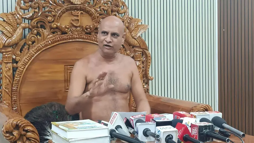 Jain seer gives Karnataka govt. 10-day deadline to meet demands; threatens sallekhana in December if demands remain unmet