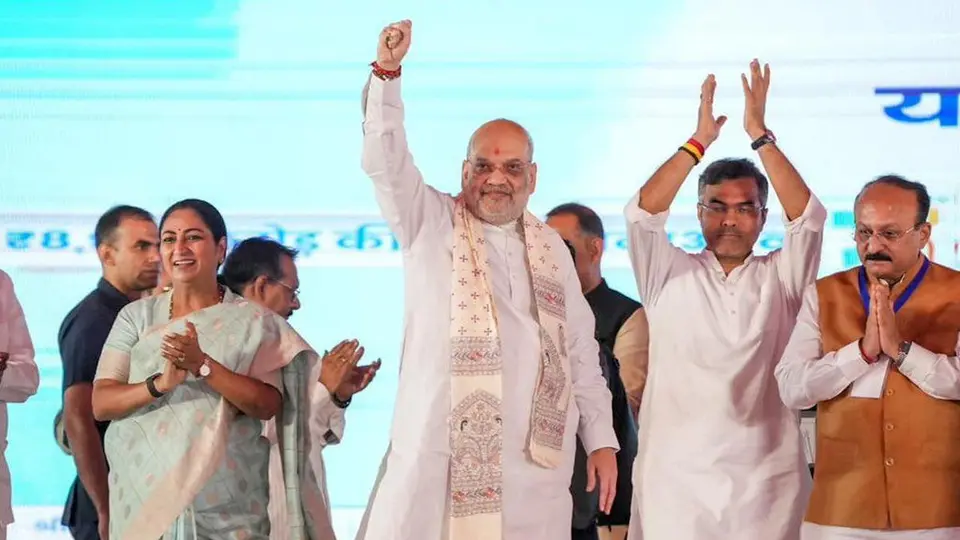 Amit Shah reaches Delhi Police headquarters to take stock of law & order in capital