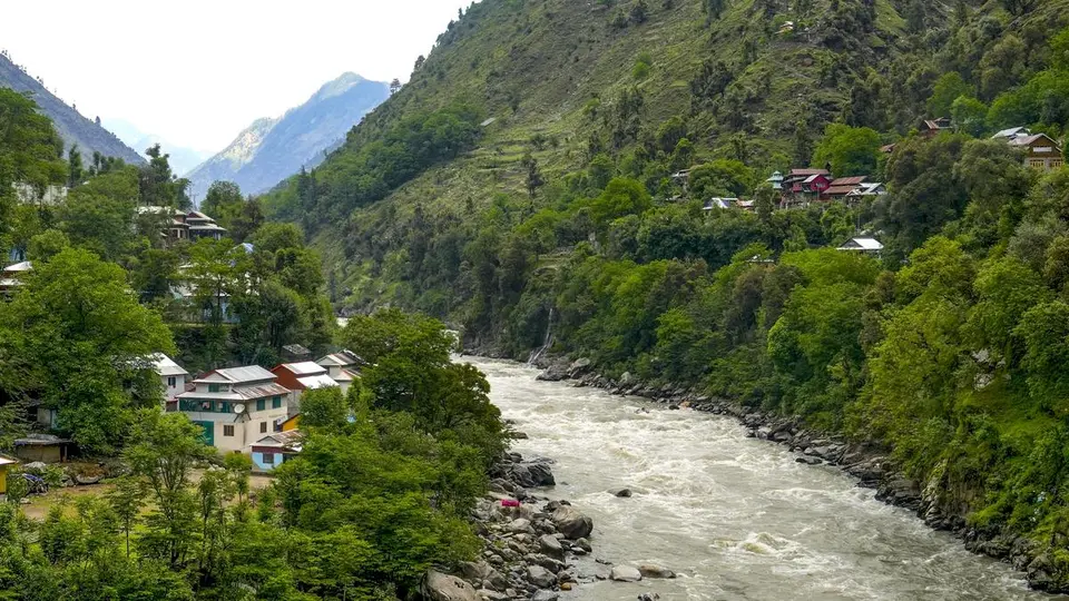 Missing woman suspected to have crossed LoC into Pakistan