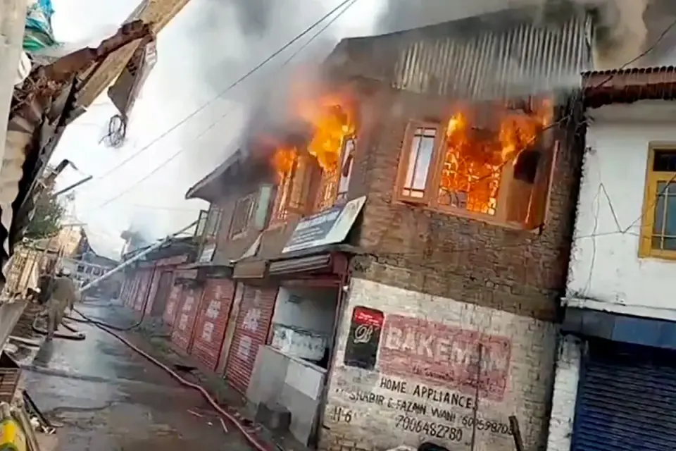 Noida Fire In Sector 125 Spreads To Nearby Eateries , No Casualties Reported