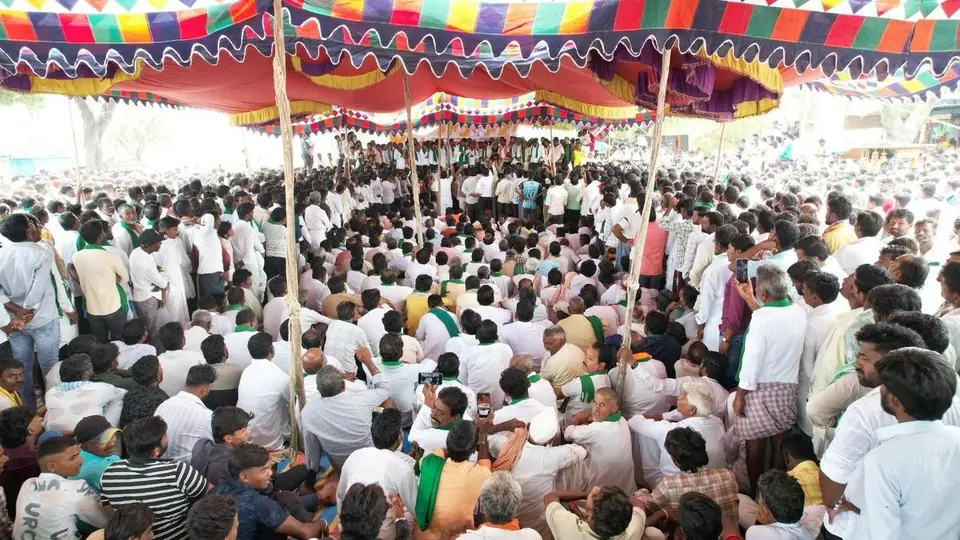 Farmers block national highway demanding withdrawal of Warabandhi system