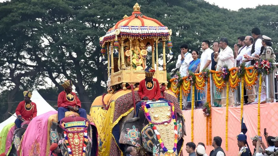 Telangana CM participates in Mysuru Dasara festivities
