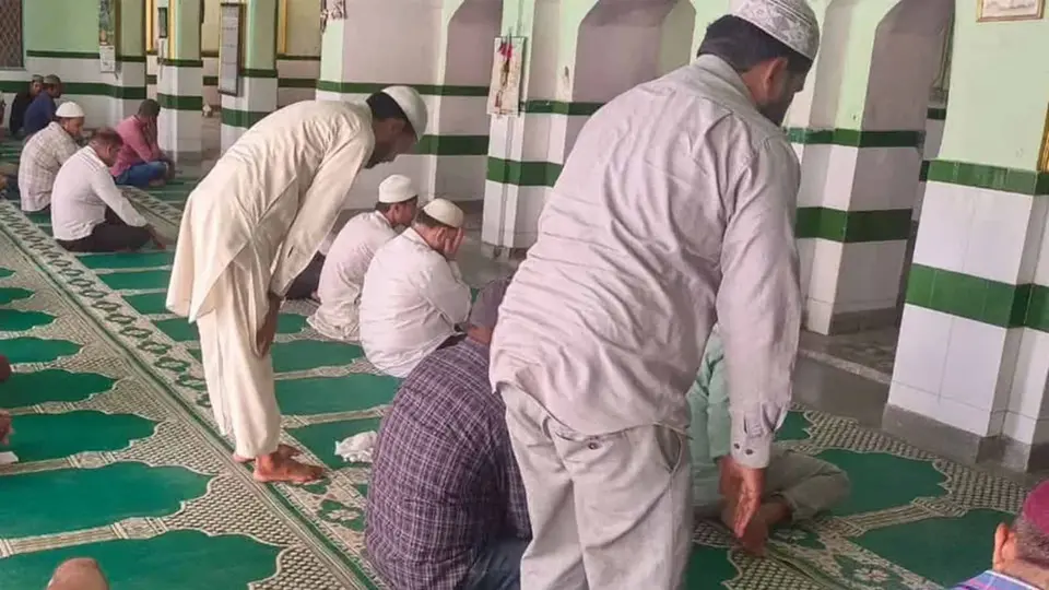 Delhi Race Course mosque faces demolition ; asked to vacate