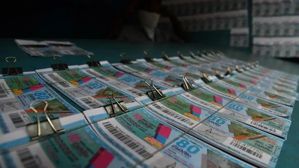 Keralam govt will take strict action against fake lottery rackets: Chief Minister