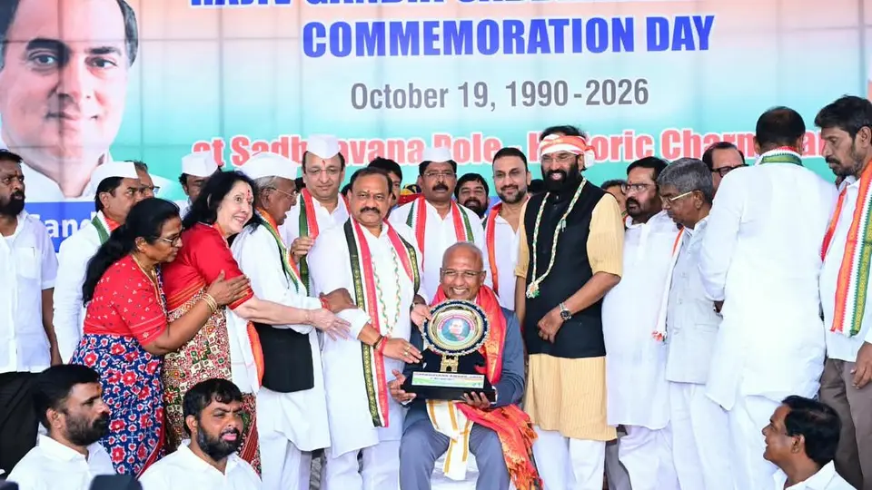 Tributes paid to Rajiv Gandhi recalling his communal peace rally at Charminar