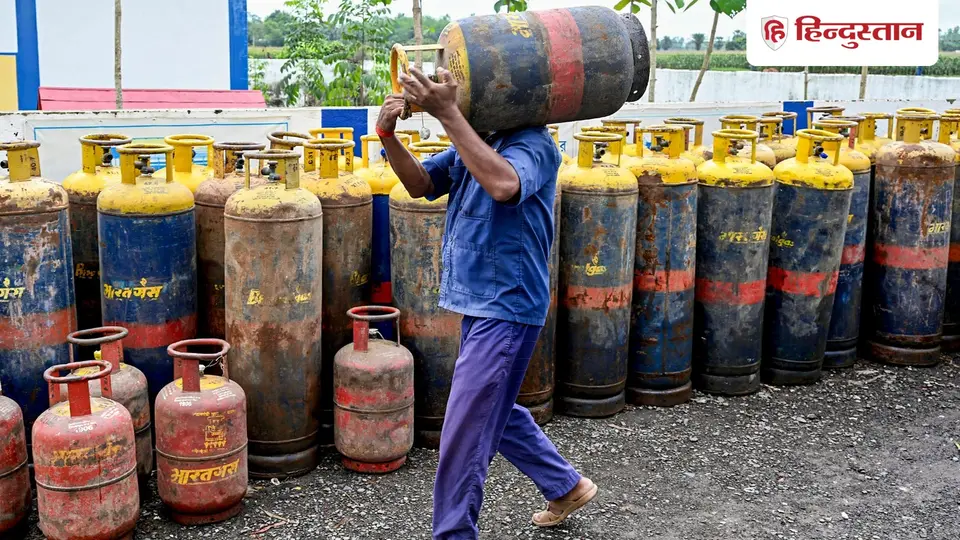 LPG Price Today : दिल्ली से पटना तक आज रविवार को घरेलू सिलेंडर का कितना है दाम ? यहां करें चेक