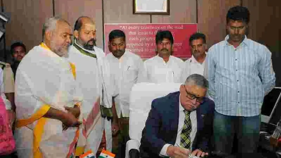 Balasubrahmanyam takes over as Vice-Chairman and Managing Director of APSRTC